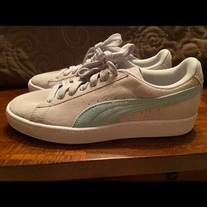 NWOB Puma women’s suede sneakers
